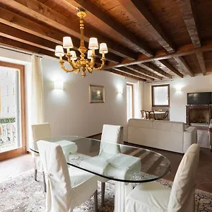Domus - Centralissima E Antica Residenza Cappello Appartamento